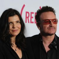 Bono, entouré des trois femmes de sa vie, fait un cadeau aux paparazzi