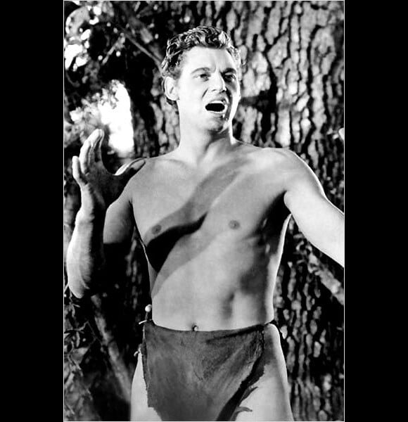 Johnny Weissmuller alias Tarzan dans Tarzan, l'homme singe