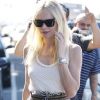 L'actrice Kate Bosworth, en connaisseuse, est une grande fan d'Isabel Marant, dont elle porte une jupe portée sous un débardeur blanc pour un look printanier et tendance. Los Angeles, le 31 mars 2011.