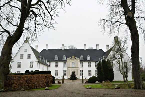 La princesse Marie de Danemark, 34 ans et enceinte de 7 mois de son deuxième enfant, posait le 6 décembre 2011 dans sa résidence de Mögeltönder, le château de Schackenborg, à l'occasion d'une interview pour le Jyllands-Posten.