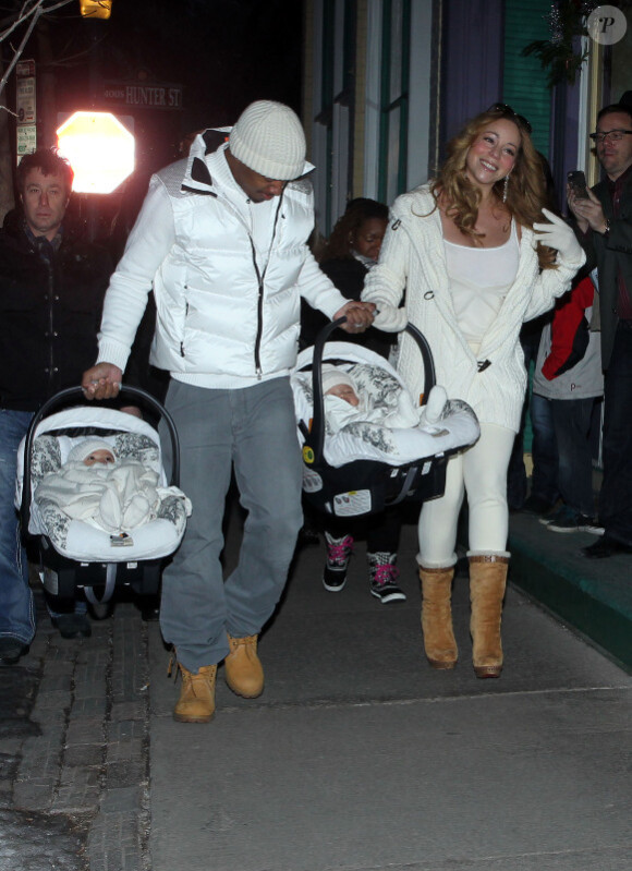 Mariah Carey et Nick Cannon sortent leurs jumeaux Monroe et Moroccan, à Aspen, pour le réveillon du 31 décembre 2011