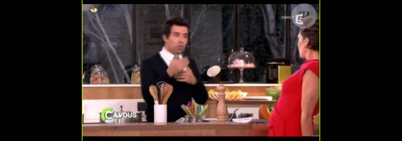 Alessandra Sublet affiche un drôle de bidon tout rond dans C à vous le lundi 2 janvier 2012 sur France 5