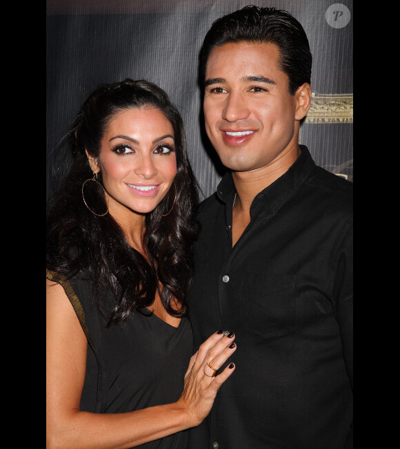 Mario Lopez et sa girlfriend Courtney Mazza en octobre 2011 à Las Vegas