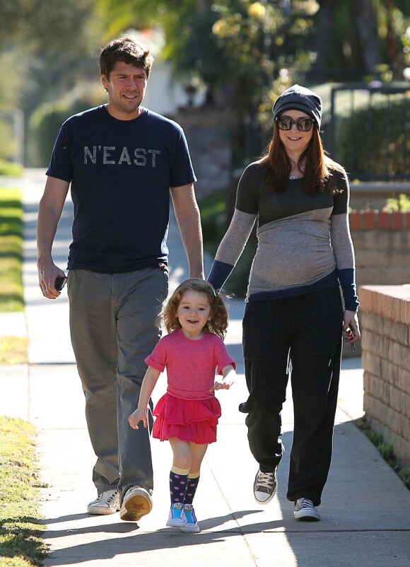 Alyson Hannigan, Alexis Denisof et leur fille Satyana à Brentwood, le 4 janvier 2012.