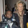 Bernadette Chirac et un patient lors du lancement de la 23ème opération Pièces Jaunes, à l'hôpital de Garches, le 5 janvier 2012