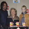 Lorie, Christian Karembeu et Bernadette Chirac lors du lancement de la 23ème opération Pièces Jaunes, à l'hôpital de Garches, le 5 janvier 2012