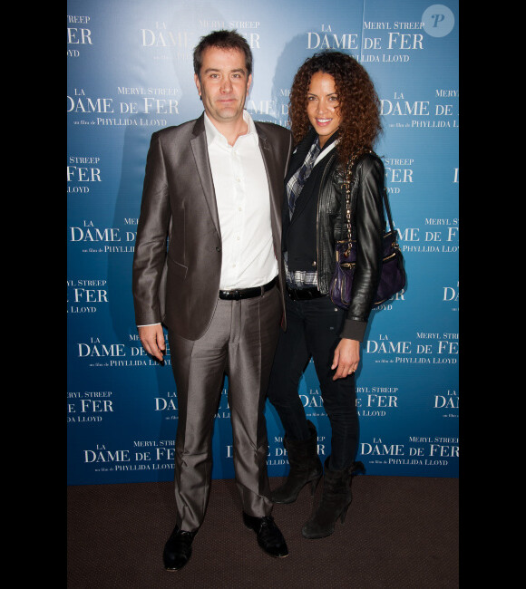 Le producteur Damian Jones et Noémie Lenoir lors de l'avant-première du film La Dame de fer à Paris le 6 janvier 2012