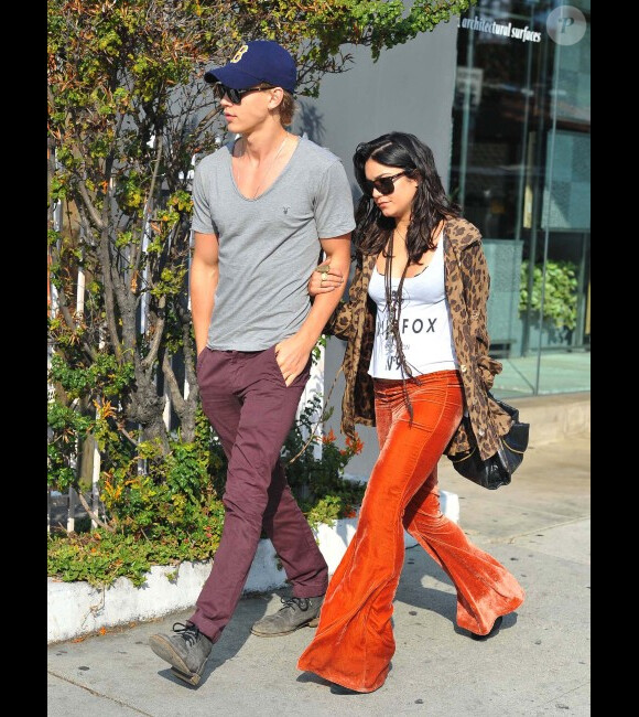 Vanessa Hudgens et Austin Butler se rendent au restaurant, à Los Angeles, le samedi 7 janvier 2012.