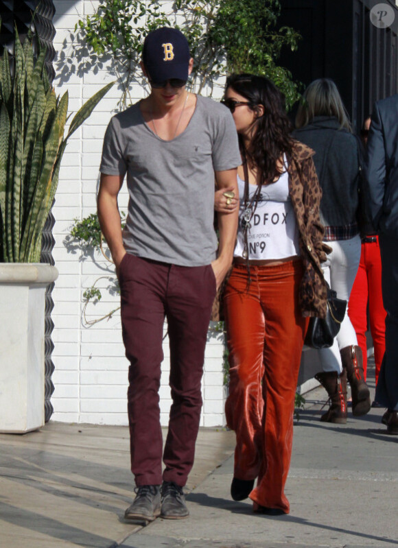 Vanessa Hudgens et Austin Butler se rendent au restaurant Comme ça, à Los Angeles, le samedi 7 janvier 2012.