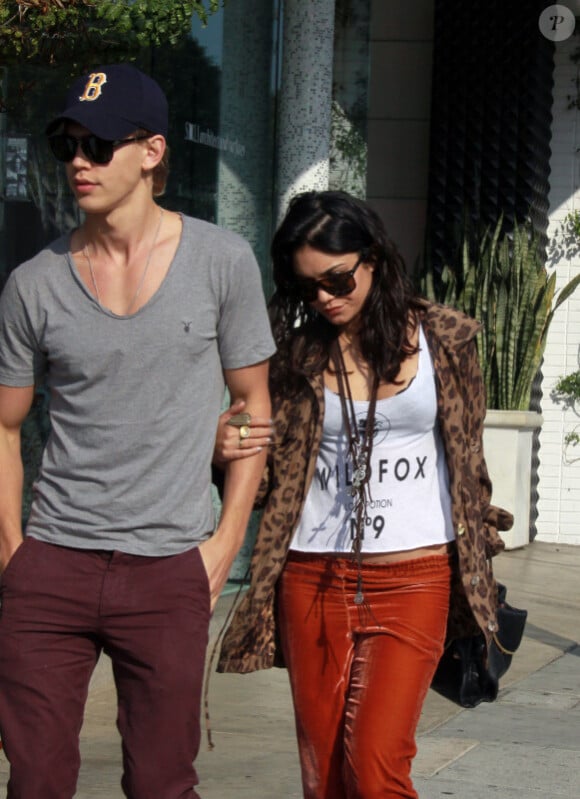 Vanessa Hudgens et Austin Butler se rendent au restaurant Comme ça, à Los Angeles, le samedi 7 janvier 2012.