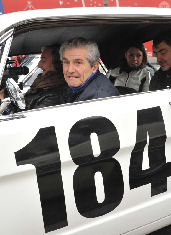 Claude Lelouch à bord de sa Ford Mustang participait à la 12e Traversée de Paris, le 8 janvier 2012.