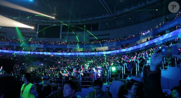 Plus de 100 000 personnes présentes au stade de Wuhan à Shangaï lors d'un concert hors norme retransmis et organisé par la chaine JSTV le 31 décembre 2011