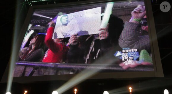 Jean-Roch met le feu sur scène au stade de Wuhan à Shangaï lors d'un concert hors norme retransmis et organisé par la chaine JSTV le 31 décembre 2011