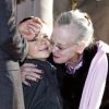 La reine Margrethe, si fière de l'aîné de ses sept (bientôt huit) petits-enfants, le prince Christian...
La reine Margrethe, entourée de son mari le prince Henrik, de son fils et héritier le prince Frederik, de sa belle-fille la princesse Mary et de son petit-fils le prince Henrik, inaugurait le 11 janvier 2012 une exposition consacrée à ses 40 ans de règne, au château de Frederiksborg.
