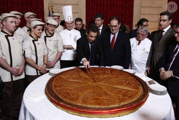 Nicolas Sarkozy reçoit la Confédération nationale de la boulangerie-pâtisserie française pour la traditionnelle galette des rois, à l'Élysée, le 12 janvier 2012.