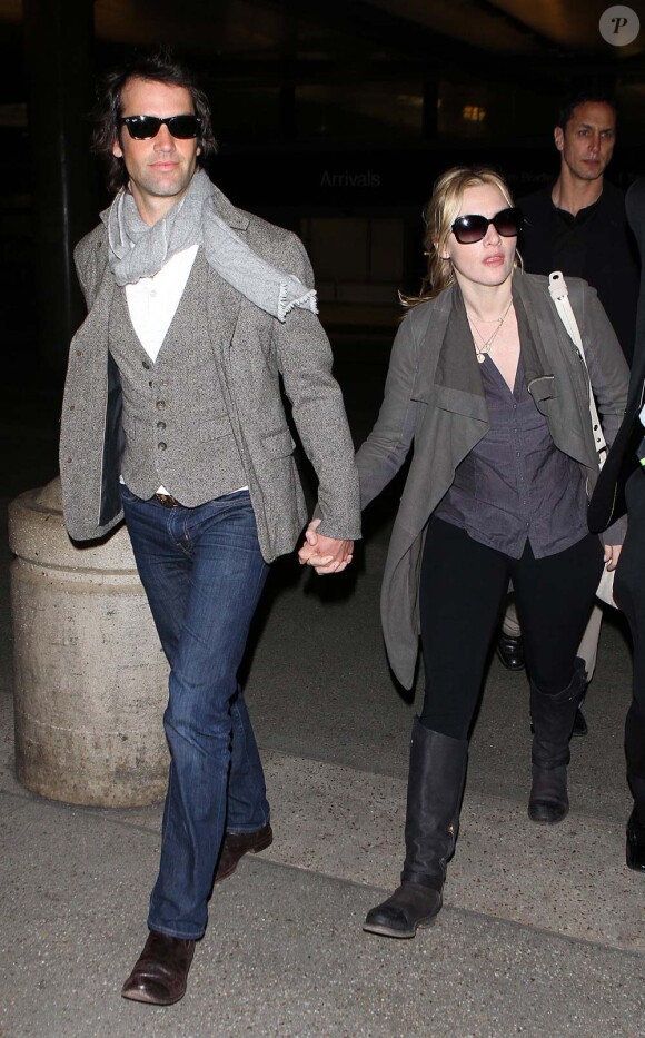 Kate Winslet et son chéri Ned Abel Smith à l'aéroport de Los Angeles, le 13 janvier 2012.