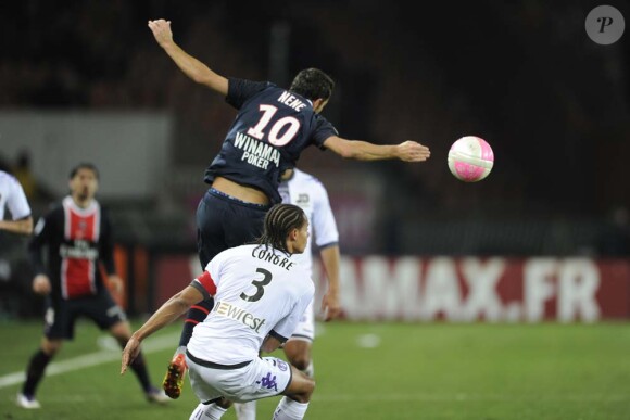 Le footballeur parisien Luis Nene et son logo Winamax dans le dos, lors du match PSG/Toulouse, le 14 janvier 2012.