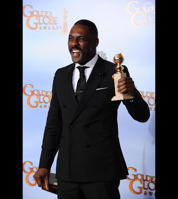 Idris Elba, meilleur acteur dans une mini-série pour Luther, aux Golden Globes à Los Angeles, le 15 janvier 2012.