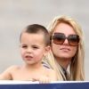 Britney Spears, son chéri Jason Trawick et ses fils Sean et Jayden en novembre 2009