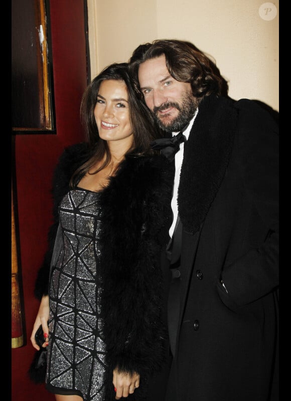 Frédéric Beigbeder et sa compagne Lara lors de la soirée d'avant-première du film L'amour dure trois ans à Paris le 7 janvier 2012
