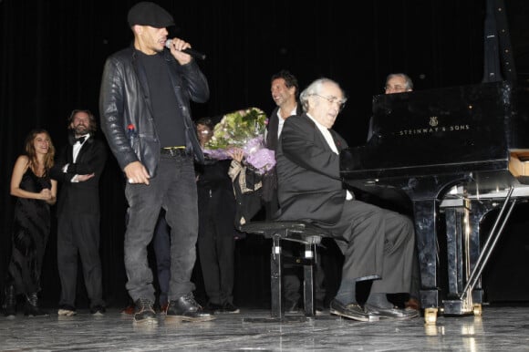 JoeyStarr et Michel Legrand lors de la soirée d'avant-première du film L'amour dure trois ans à Paris le 7 janvier 2012