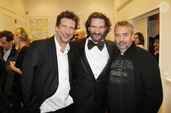 Michael Gentile, Frédéric Beigbeder et Luc Besson lors de la soirée d'avant-première du film L'amour dure trois ans à Paris le 7 janvier 2012