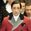 Adrien Brody défile pour Prada automne-hiver 2012 à Milan, le 15 janvier 2012.