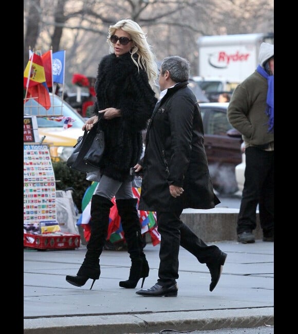 Victoria Silvstedt et son compagnon Maurice Dabbah : les tourtereaux vont déjeuner chez Cipriani à New York le 16 janvier 2012