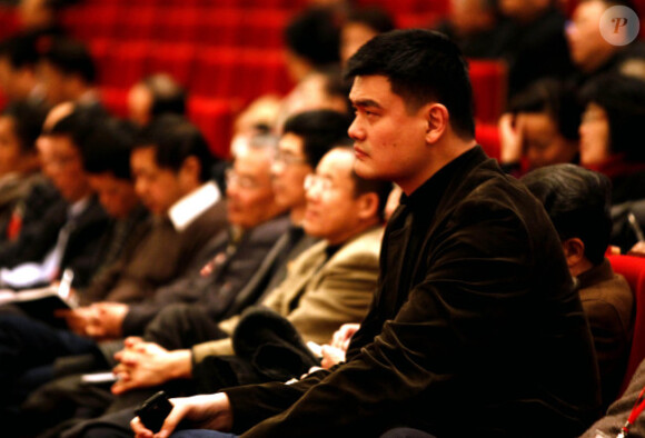 Yao Ming le 13 janvier 2012 Shangai, fraîchement élu au Comité permanent de la Conférence consultative politique de Shanghai