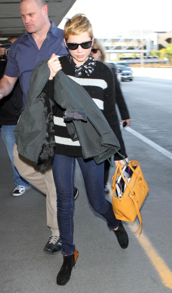 Michelle Williams quitte Los Angeles pour rejoindre New York. Le 16 janvier 2012.