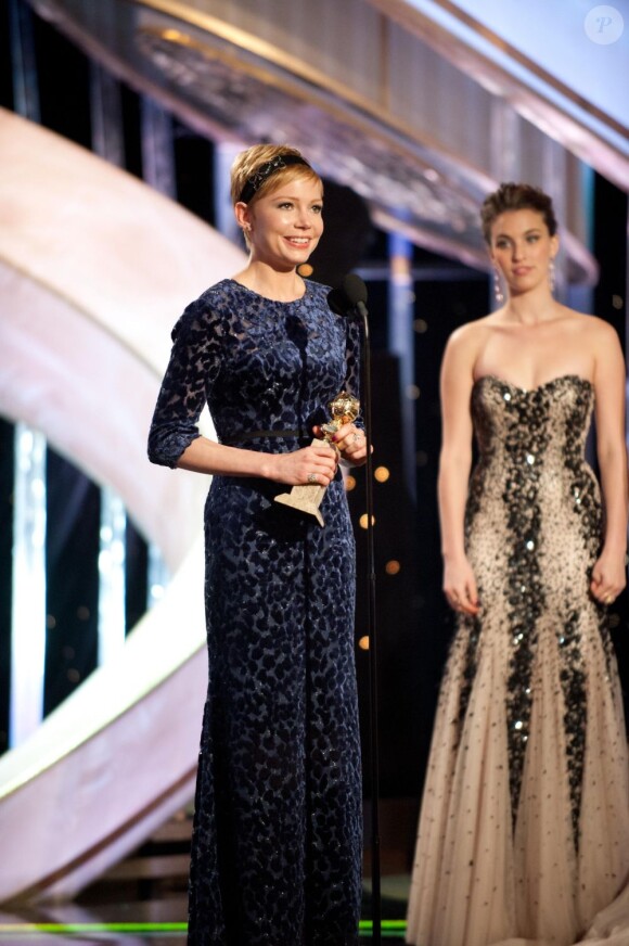 Michelle Williams acceptait à Los Angeles son award de meilleure actrice lors des Golden Globes, le 15 janvier 2012.