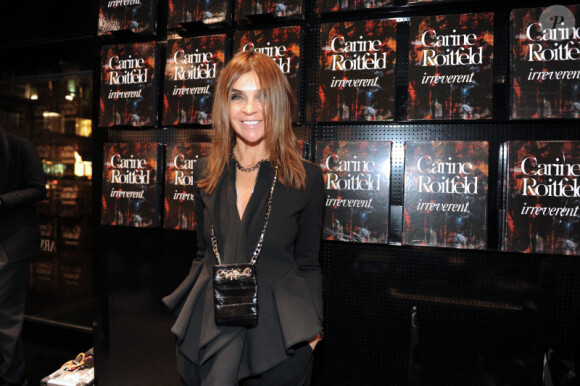 Carine Roitfeld au concept store Armani Manzoni 31 dédicace des exemplaires de son livre Irreverent à Milan, le 17 janvier 2012.