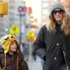 Sarah Jessica Parker accompagne son fils James Wilkie à l'école en toute simplicité. New York, le 20 janvier 2012.