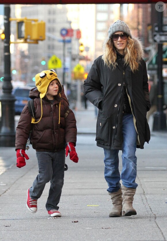 Sarah Jessica Parker accompagne son fils James Wilkie à l'école en toute simplicité. New York, le 20 janvier 2012.