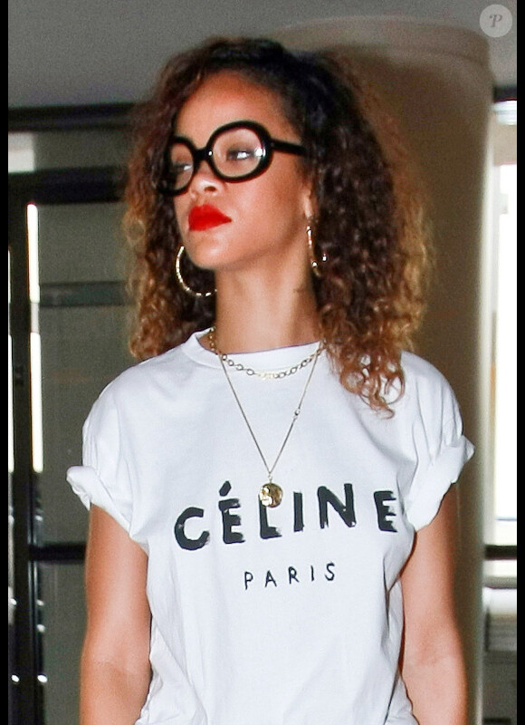 Rihanna en janvier 2012 à l'aéroport de Los Angeles