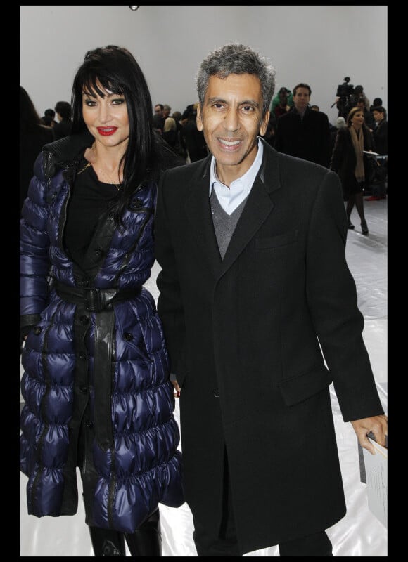 Le réalisateur Rachid Bouchareb et sa compagne ont assisté au défilé Dior Homme automne-hiver 2012/2013 à Paris, le 21 janvier 2012.