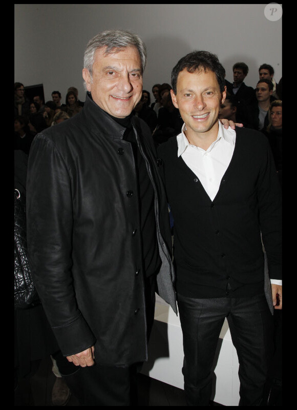 Sidney Toledano et Marc-Olivier Fogiel au défilé Dior Homme automne-hiver 2012/2013 à Paris, le 21 janvier 2012.