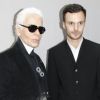 Photo de confrères : Karl Lagerfeld et Kris Van Assche à Paris, le 21 janvier 2012.