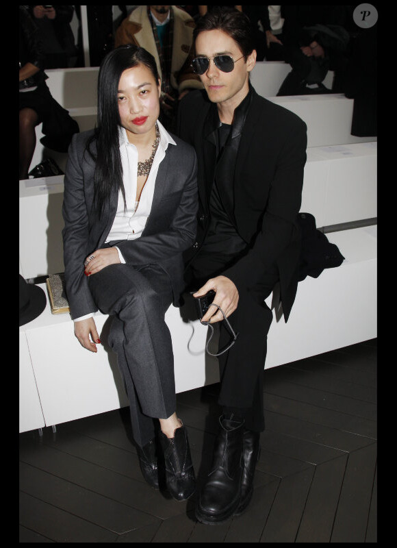 L'ariste Yi Zhou et le chanteur/acteur Jared Leto au défilé Dior Homme à Paris, le 21 janvier 2012.