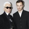 Karl Lagerfeld et le directeur artistique de Dior Homme Kris Van Assche à Paris, le 21 janvier 2012.