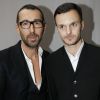 Les créateurs Alessandro Sartori et Kris Van Assche lors du défilé Dior à Paris, le 21 janvier 2012.