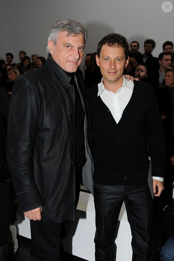 Marc-Olivier Fogiel et le président de Dior Sidney Toledano lors du défilé Dior Homme à Paris, le 21 janvier 2012.