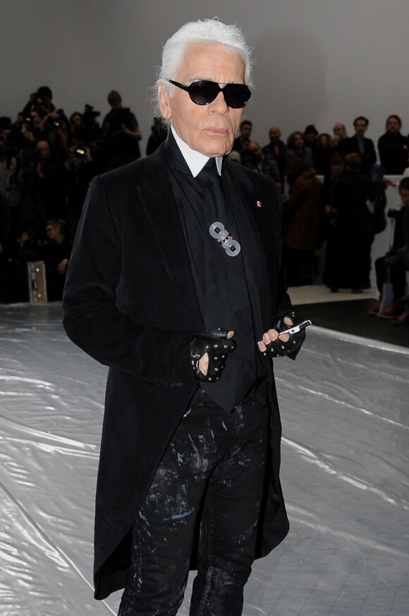 Karl Lagerfeld assistait au défilé Dior Homme automne-hiver 2012/2013 à Paris, le 21 janvier 2012.
