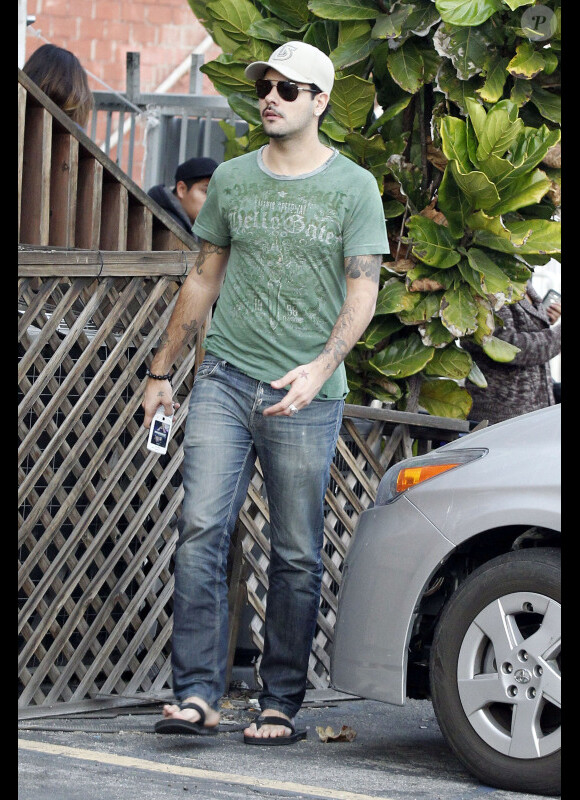 Eduardo Cruz ne quitte plus sa belle Eva Longoria dans les rues de Los Angeles. Janvier 2012