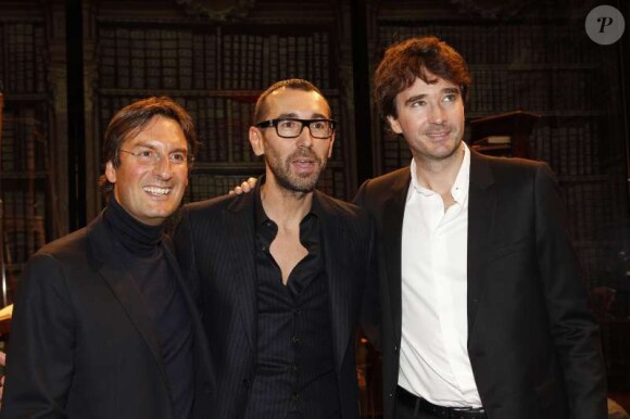 Pietro Beccari, Alessandro Sartori et Antoine Arnault à la présentation Berluti à Paris, le 21 janvier 2012.