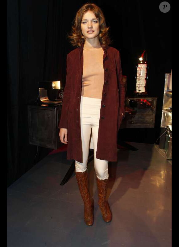 Natalia Vodianova assistait à la présentation Berluti à Paris, le 21 janvier 2012.