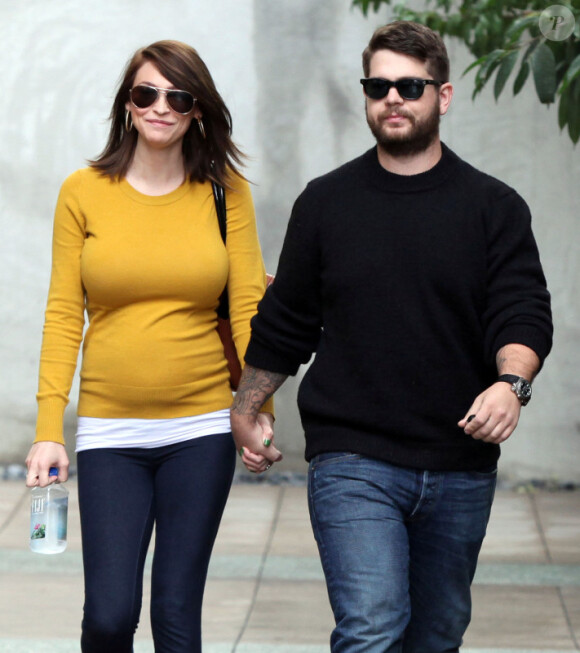 Jack Osbourne : sa fiancée Lisa Stelly, enceinte, rayonne plus que jamais alors qu'ils vont déjeuner à Hollywood le 21 janvier 2012