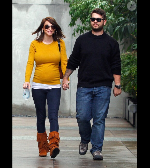 Jack Osbourne et sa fiancée la ravissante Lisa Stelly, enceinte, s'offrent une promenade à West Hollywood le 21 janvier 2012