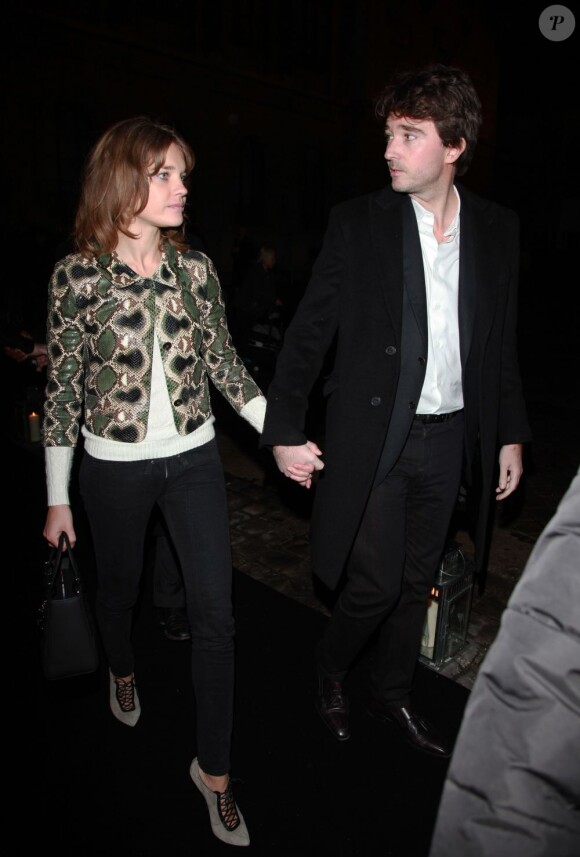 Natalia Vodianova et Antoine Arnault officialisent leur amour lors du défilé Etam lingerie à Paris le 23 janvier 2012