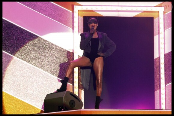 Grace Jones a chanté au défilé Etam lingerie le 23 janvier 2012 à l'école nationale des Beaux-Arts.